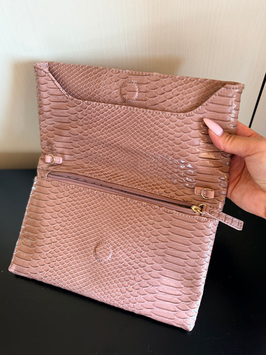 Chic pouch