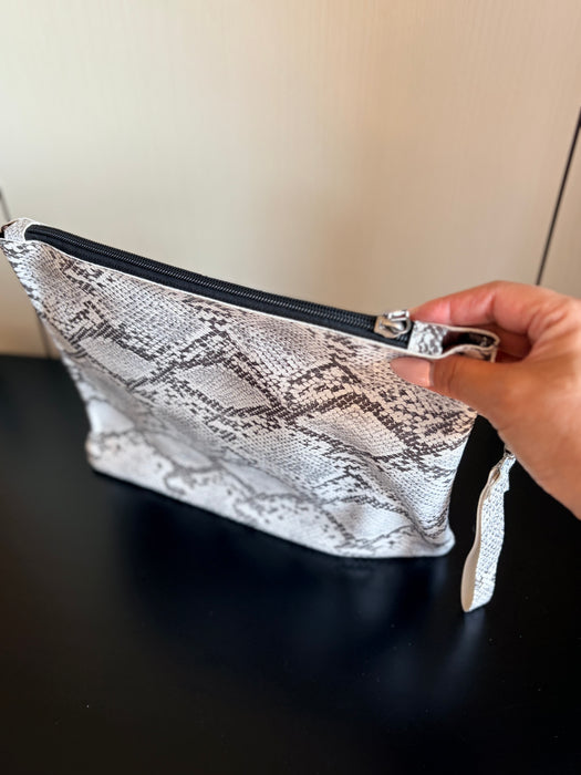Snake pouch