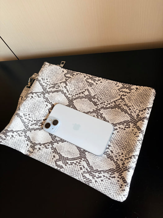 Snake pouch