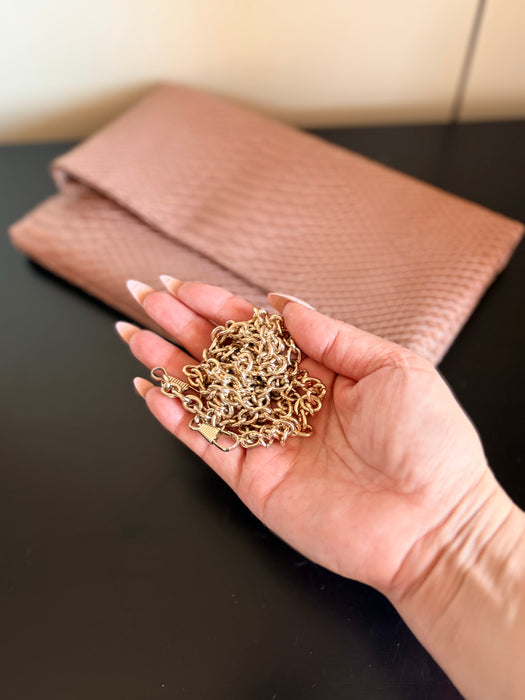 Chic pouch